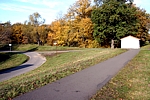 Das Eiswachhaus an der Oder, direkt gelegen am Oder-Neiße-Radweg. Ca. Zehn Minuten Fußweg vom Fischerhof.